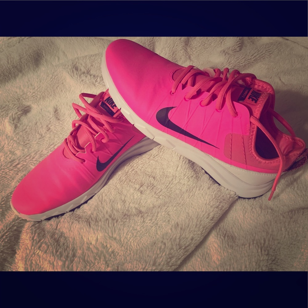 Nike 9.5 woman's Golf Shoes!